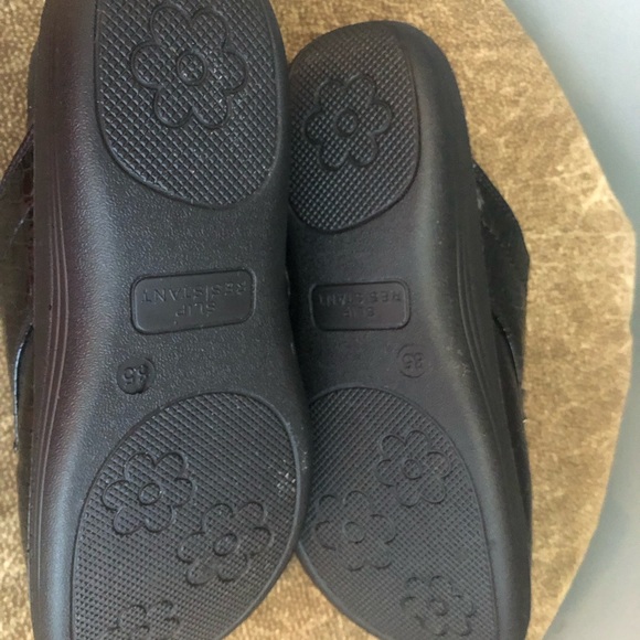 Ingaro black “Happy” patent faux leather  women’s shoes. I CONSIDER ALL OFFERS! - Picture 3 of 5